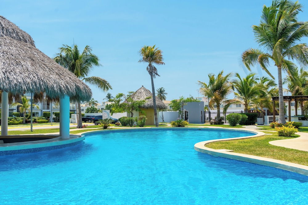Dream Diamante with Beach Club