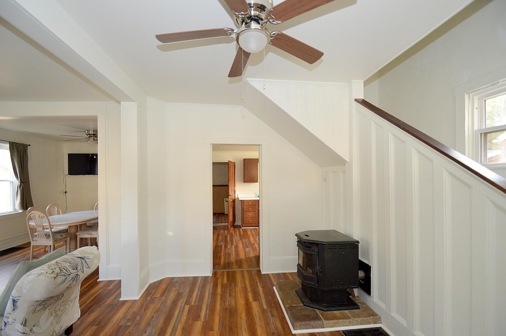 Broadway Cottage - Convenient Location!