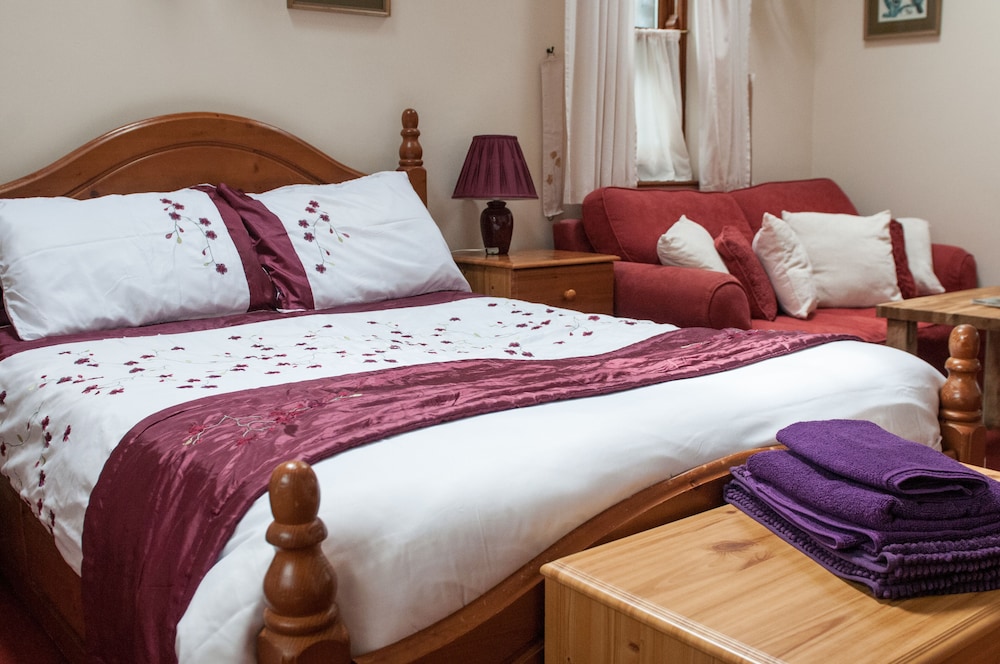 Beautiful 1-bed Cottage in Trellech view 3