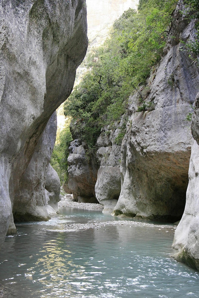 Charming Holiday Flat With Shared Pool, Malaucene
