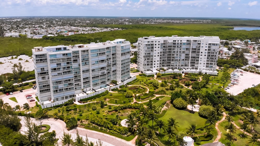 MAREA Beachfront 2 BDR - Stunning Oceanview