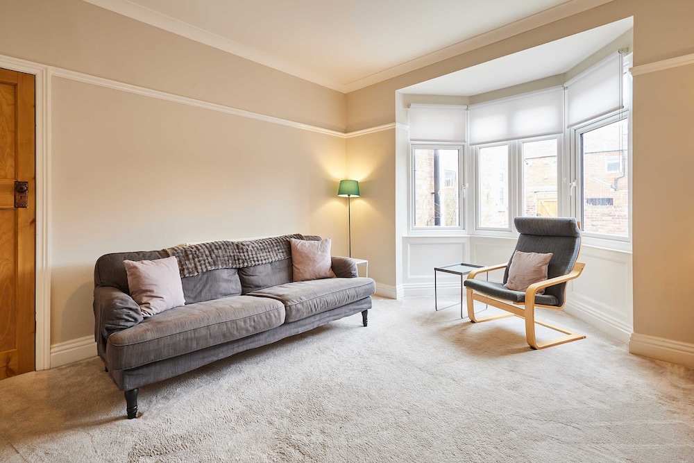 Host Stay Bristol Avenue