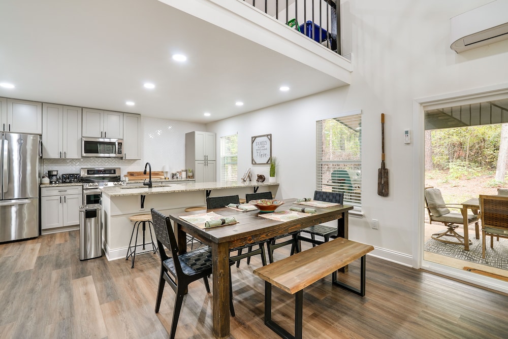 Lakefront Texas Abode w/ Kayaks, Fire Pit  Patio! - Property Image 11