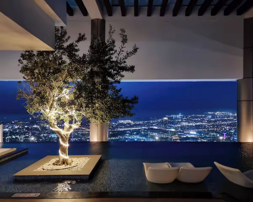 Gogoto LUX Burj View Spacious