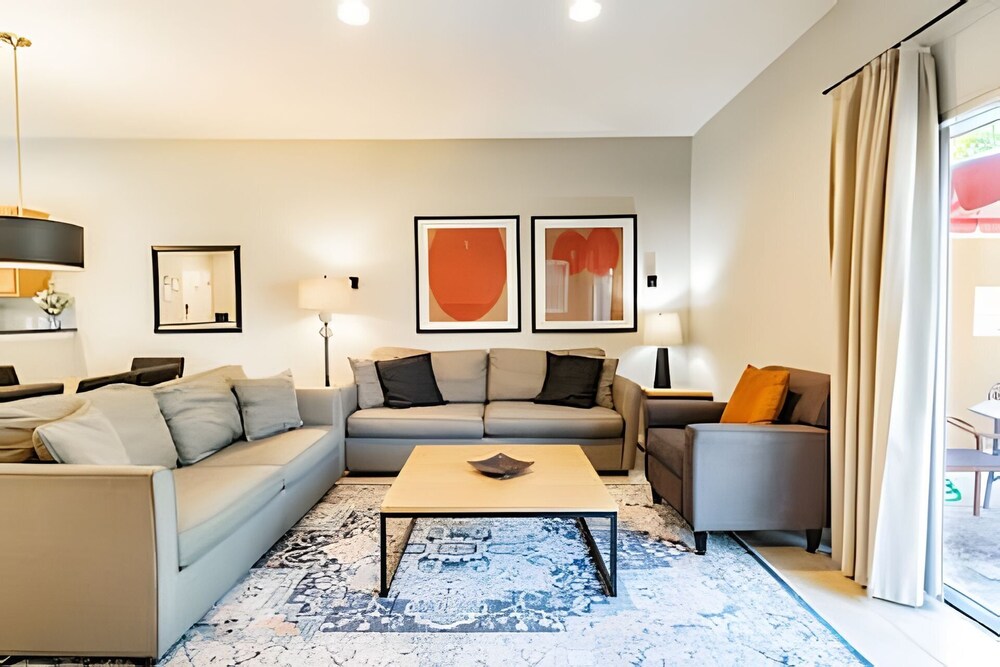 3bd/2.5ba Private Jacuzzi King Bed