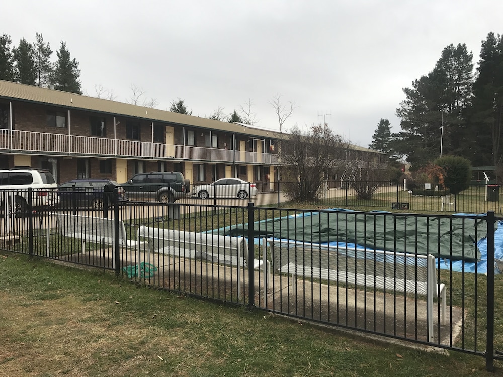 Cooba Holiday Motel