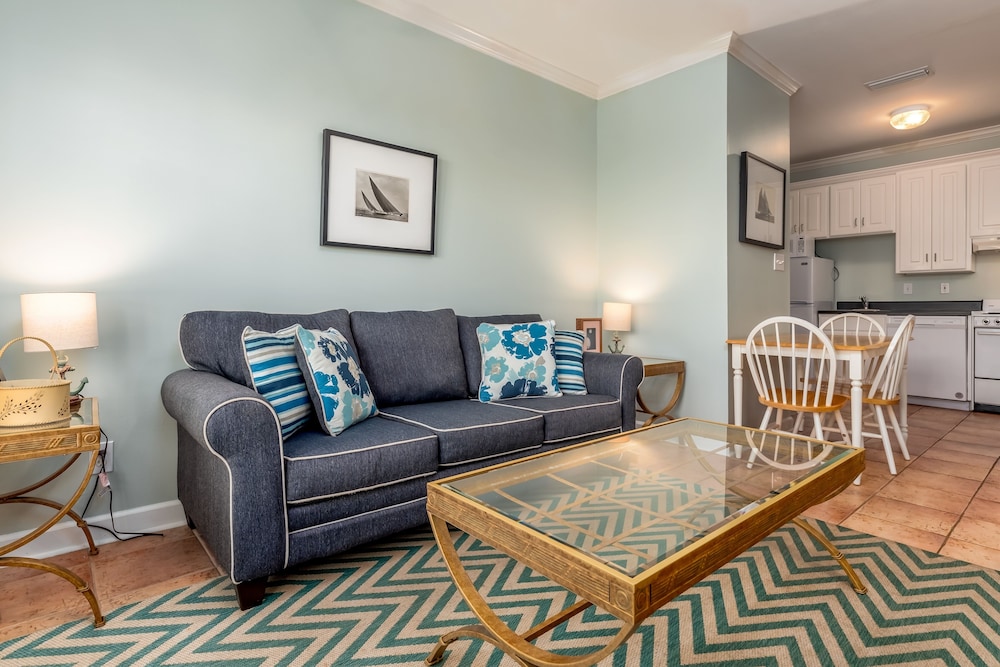 Dauphin Luv - Beach Club #201 4 Bedroom Condo