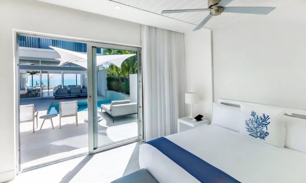 Oceanfront Luxury Villa Infinity Pool w Slide