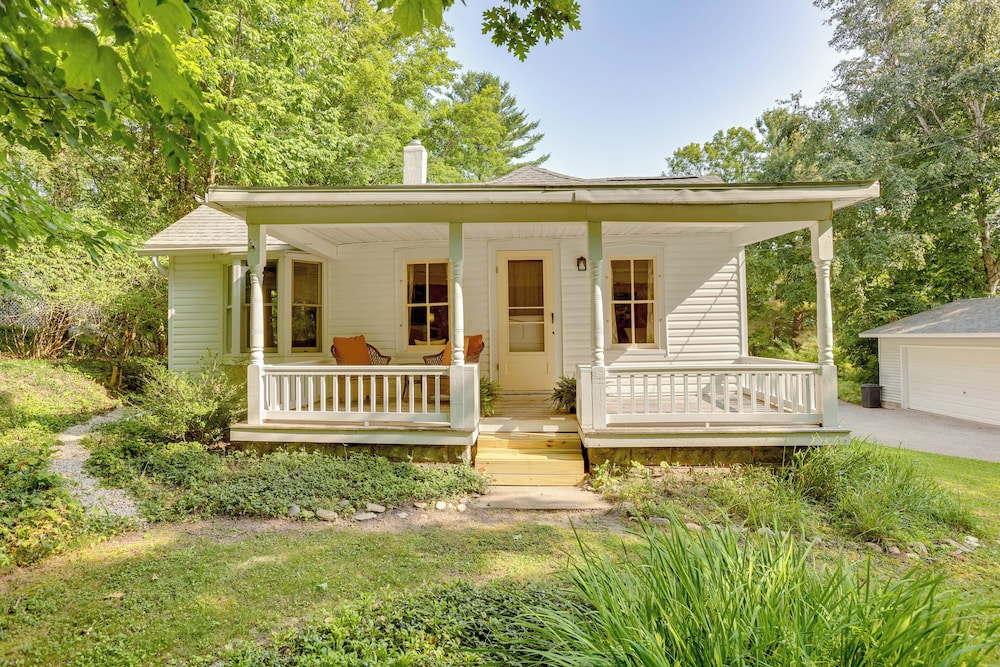 1/2 Mi to Dtwn Frankfort: 'fernhaven' Home w/ Yard