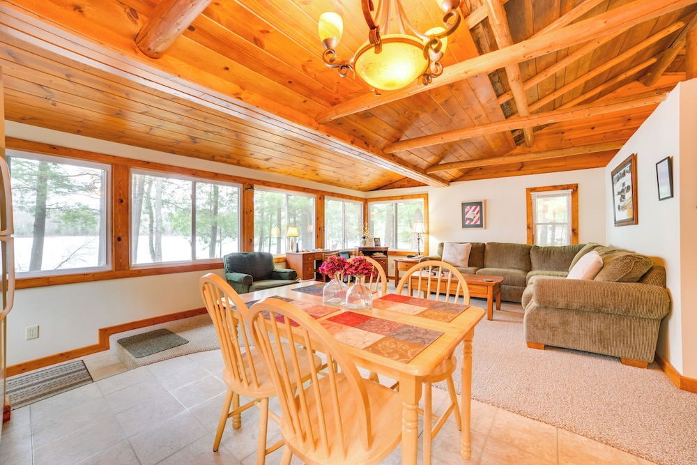 Steps to Lakefront: Dog-friendly Cabin in Levering