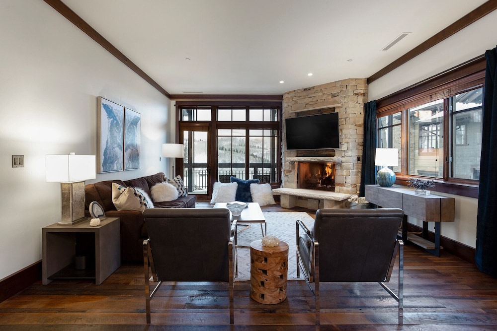 Arrowleaf Lodge- Two Bedroom Residence #209 2 Condo