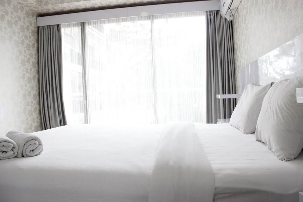 Relaxing Studio near ITB at Beverly Dago Apartment view 4