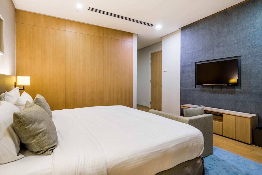 188 Luxury Suites by Plush