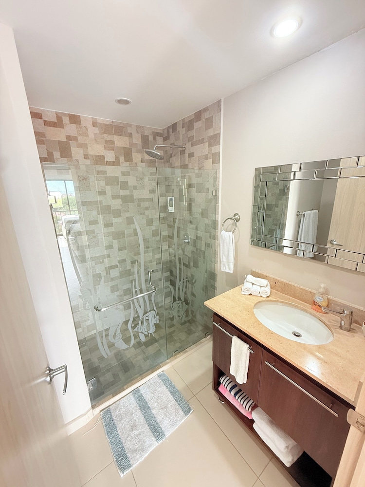 Jaco Bay 8th Floor Unit