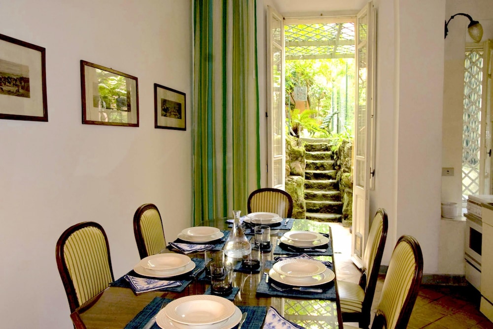 Rome With a Garden Delightful 1 Bedroom Apartment With Private Garden in Historic Trastevere
