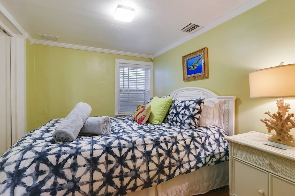 La Casita by Avantstay Steps to Duval Street in Key West! Month Long Stays Only view 3