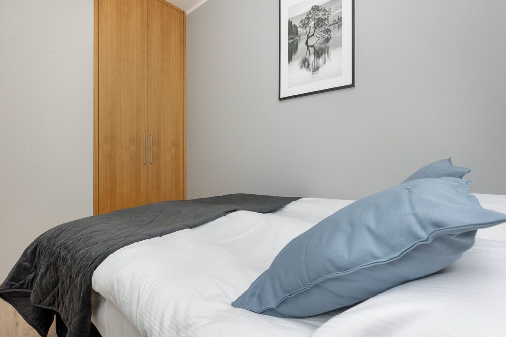 Modern Apartment Wola by Renters view 5