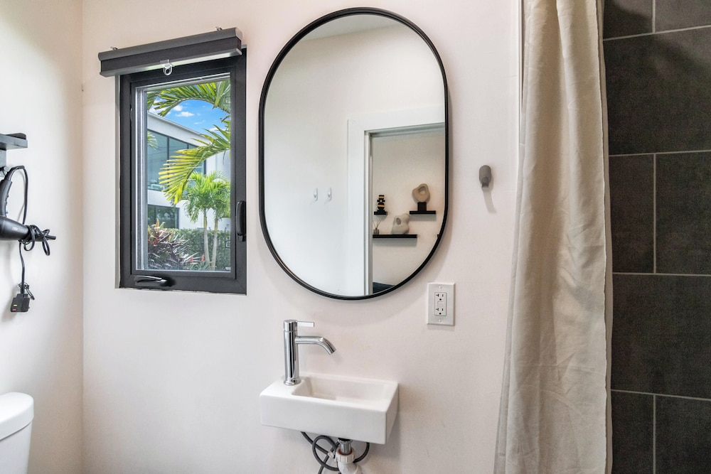 5BR Sleeps 14 w/ In-law Suite & Bbq!