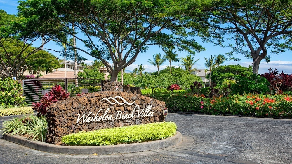 Spacious Ground Floor End Unit - Walk to Beach & Shopping - Vrkcv