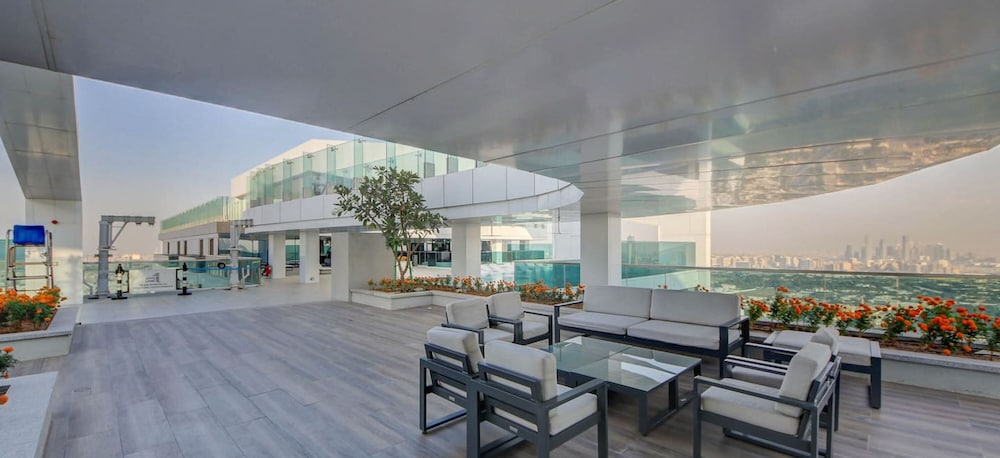 Lux 1BR w World Highest Sky Track Rooftop Pool