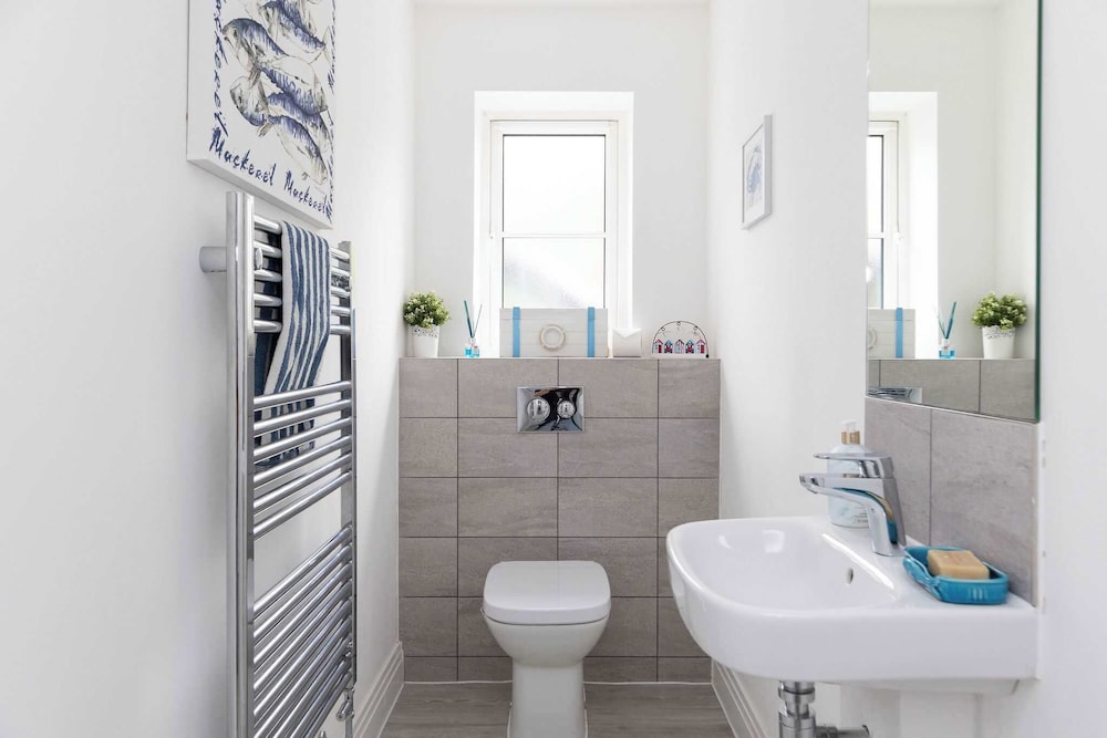 Modern Family Retreat Nr Beaches and Marina