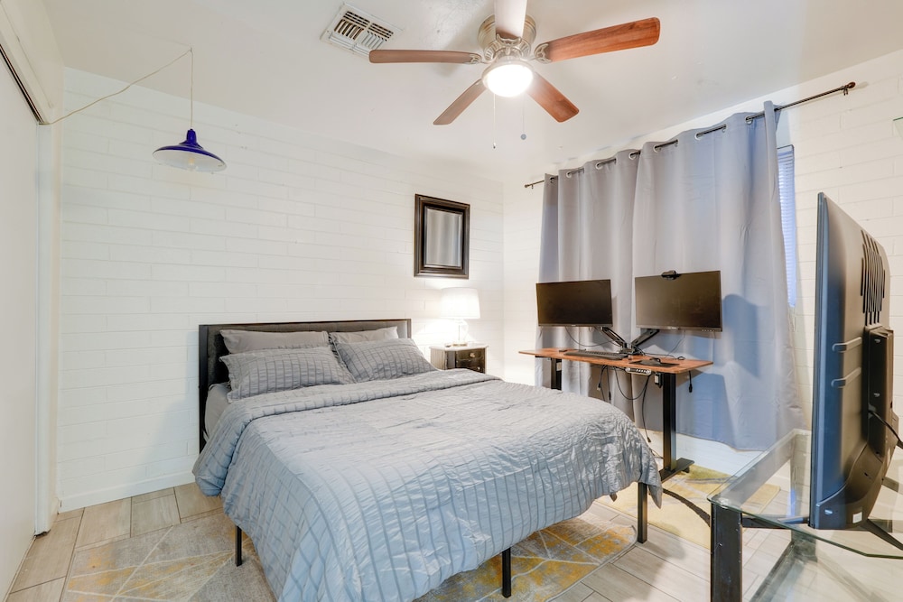 3 Mi to Dtwn Phoenix: Apt w/ Shared Patio