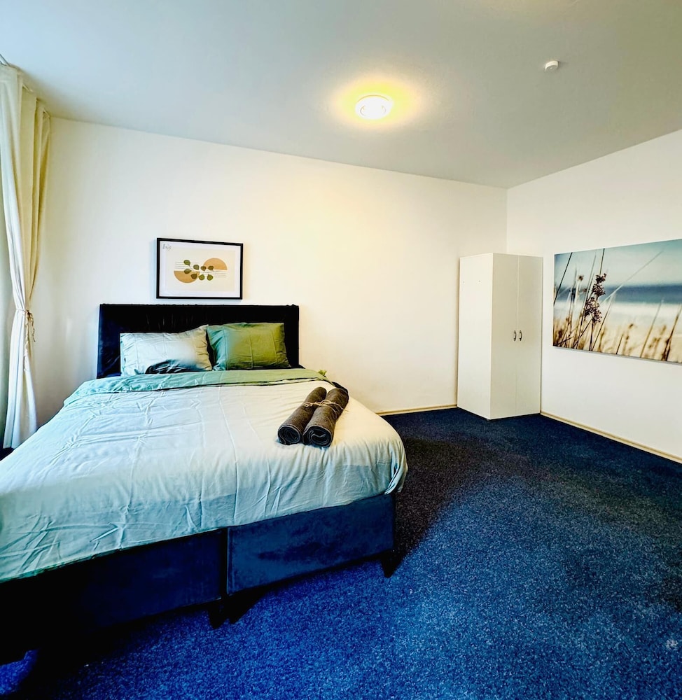 Spacious 7BR Apartment Prime Location