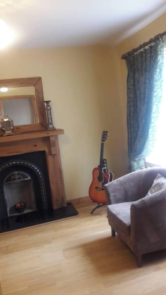Carndonagh - 3-bedrooms - Sleeps 6/7 - Garden