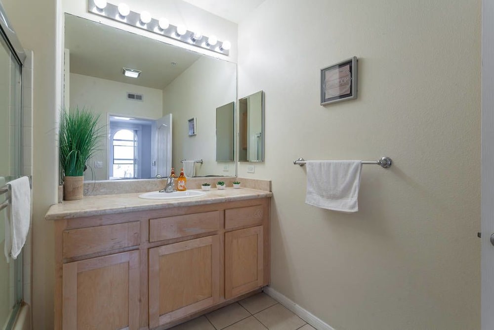 New Lyfe Finest Luxury Apartment