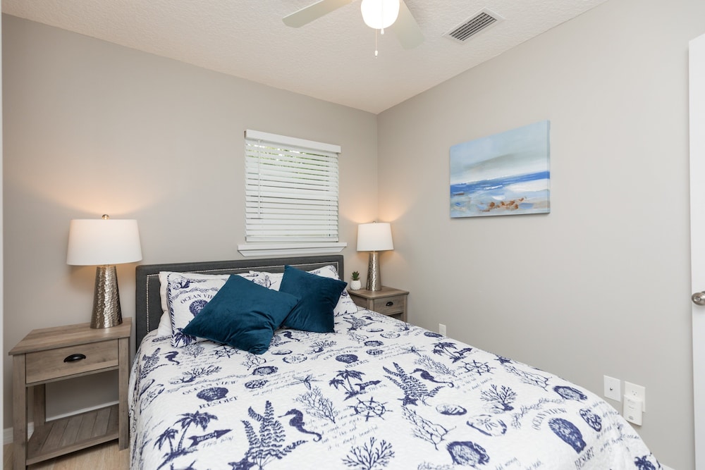 Charming Downtown Cottage 3 Bedroom Home