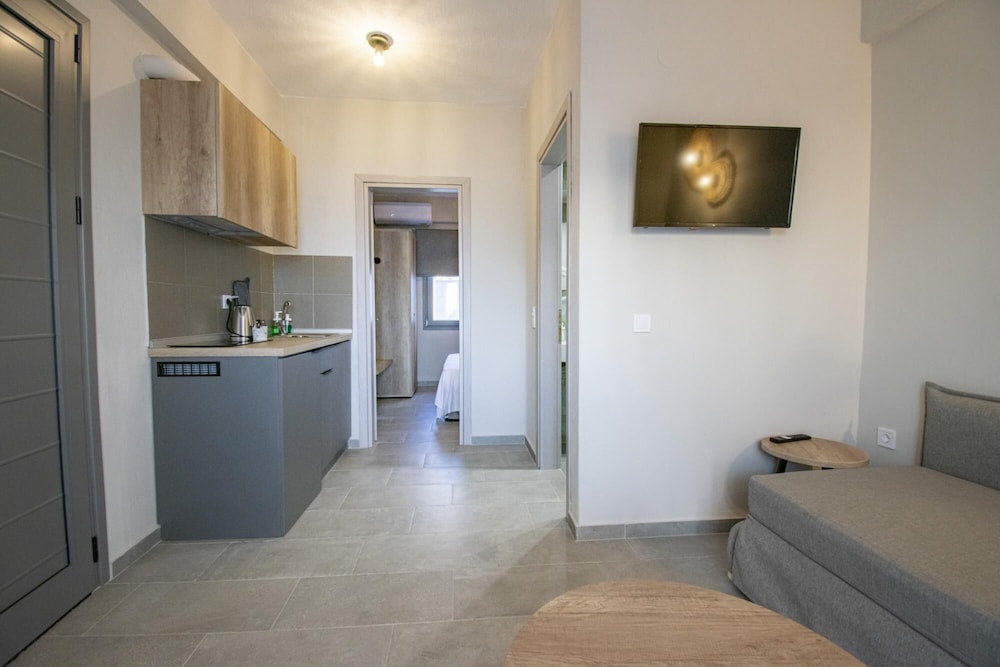 Heraclea Luxury Suites Apartment 16 by Travel photo 5