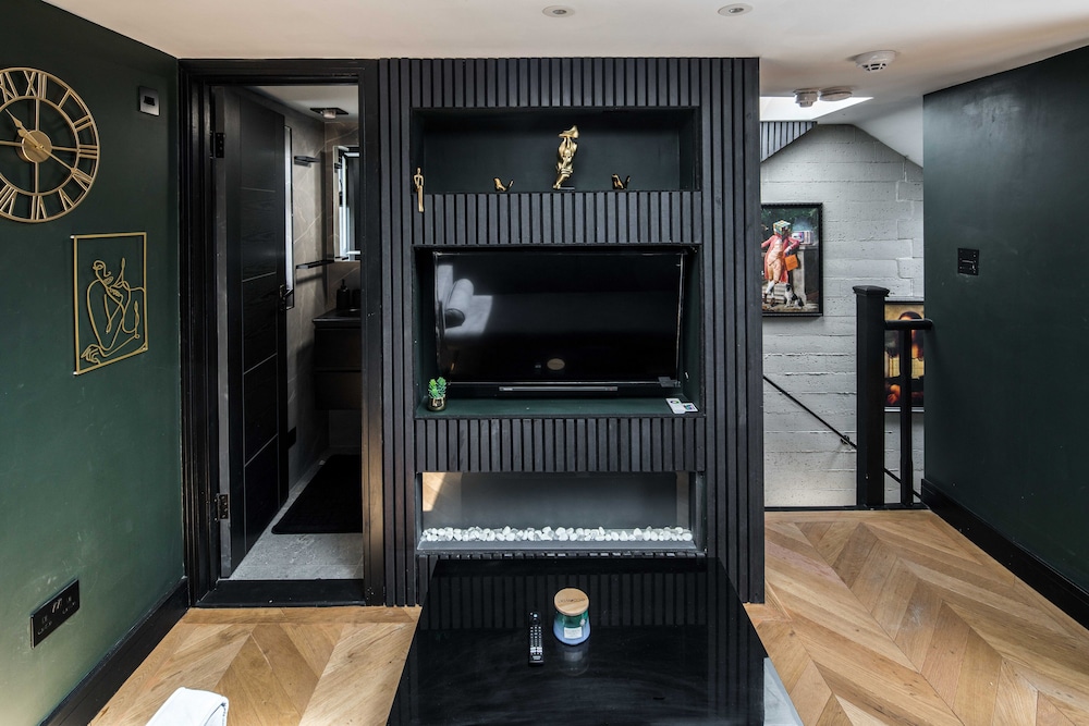 Converted Cosy 1BD Self-Contained Studio for 3