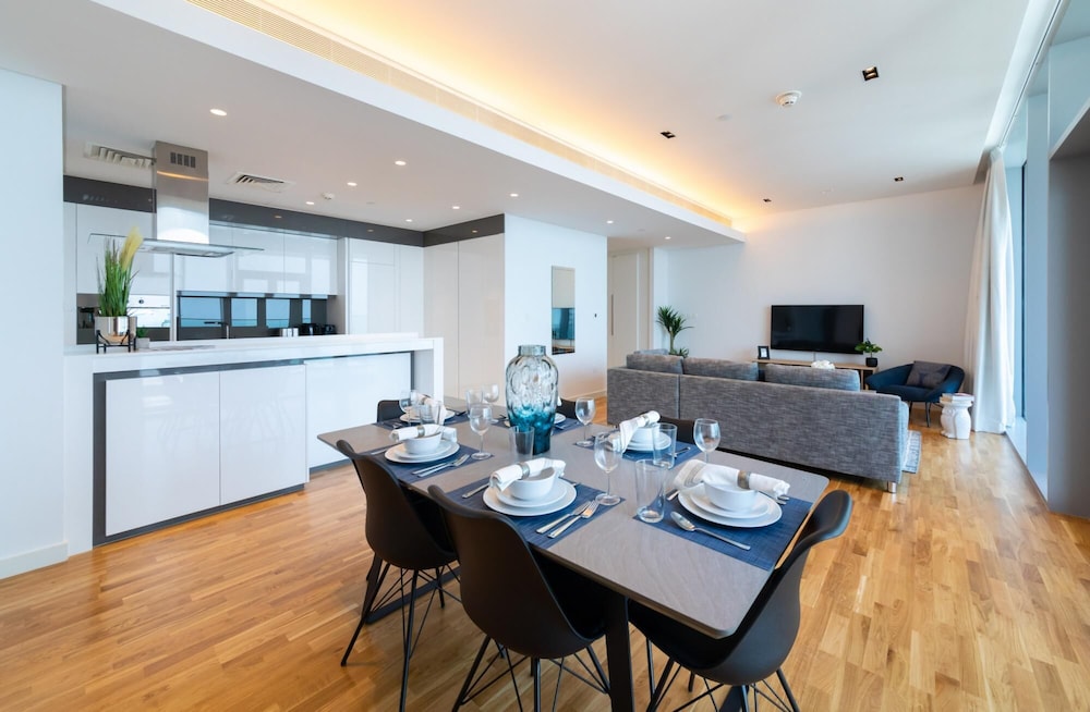 Stunning Sea Views on Dubai s New Luxury Island