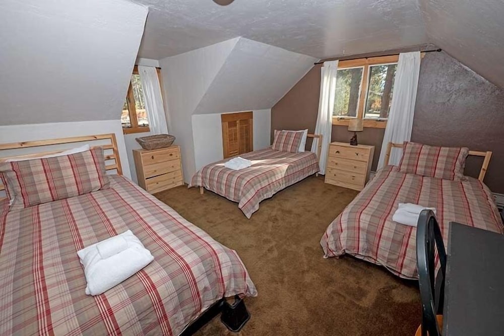 750 Stanford Avenue 3 Bedroom Cabin by RedAwning view 4