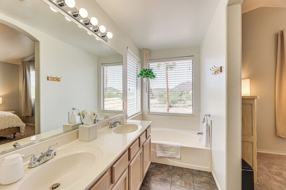 Swim w/ a View: Scenic Desert Retreat in Glendale