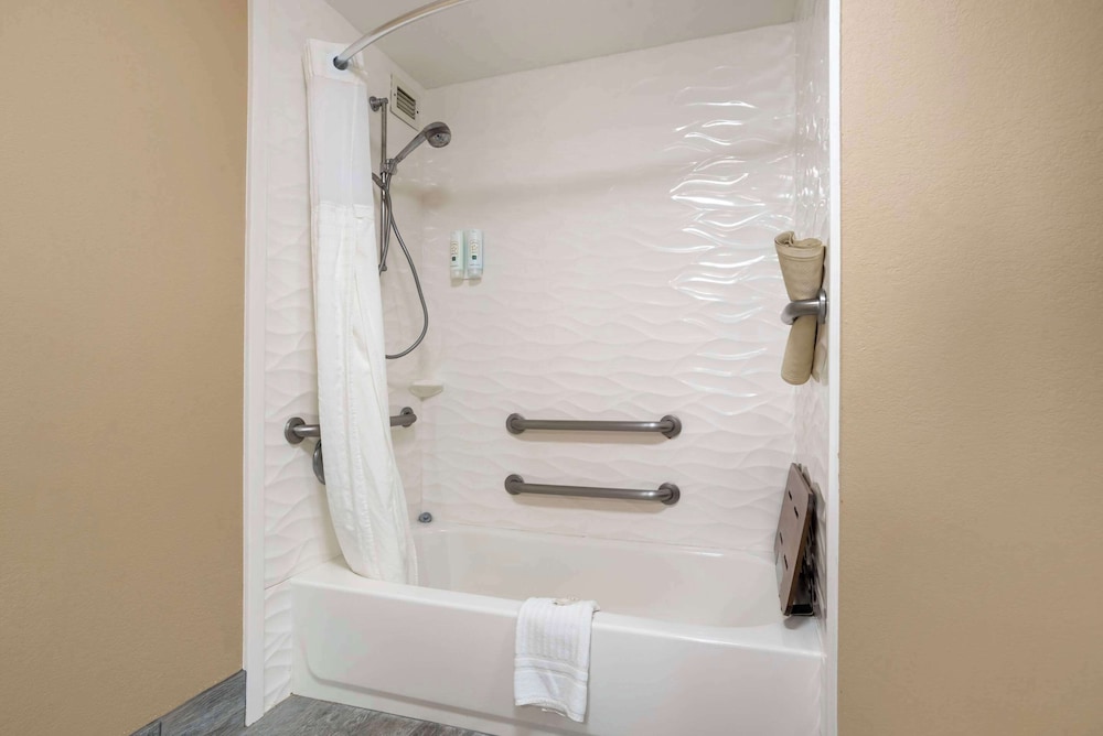 Quality Inn Brookhaven view 5