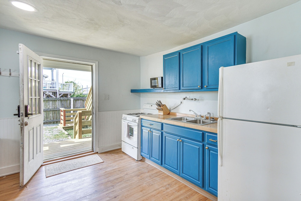 Walk to Beach & Chesapeake Bay: Norfolk Retreat!