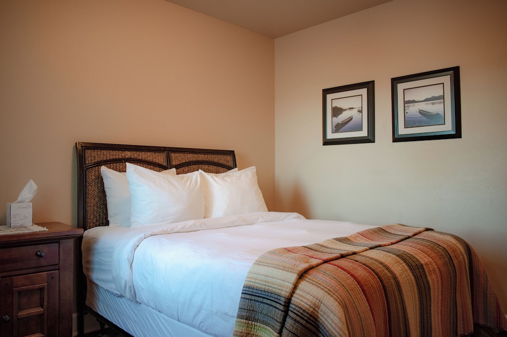Lakeshore Lodges