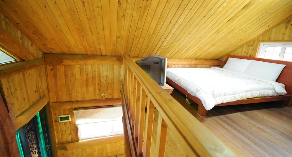 Jeju Log Pension