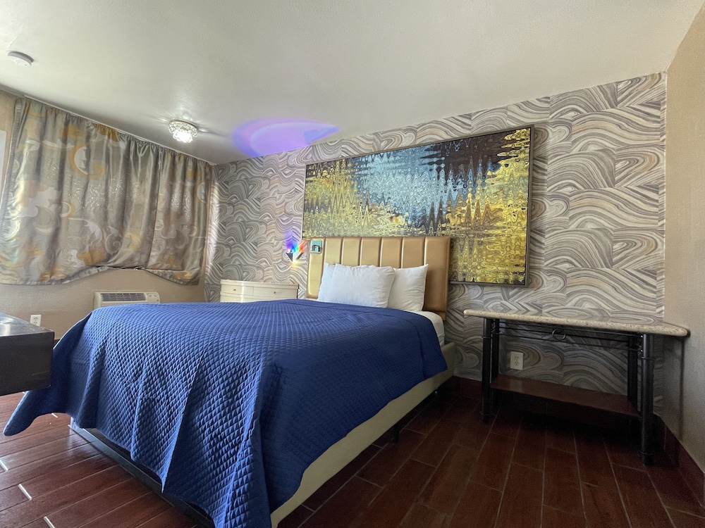 Crown Motel