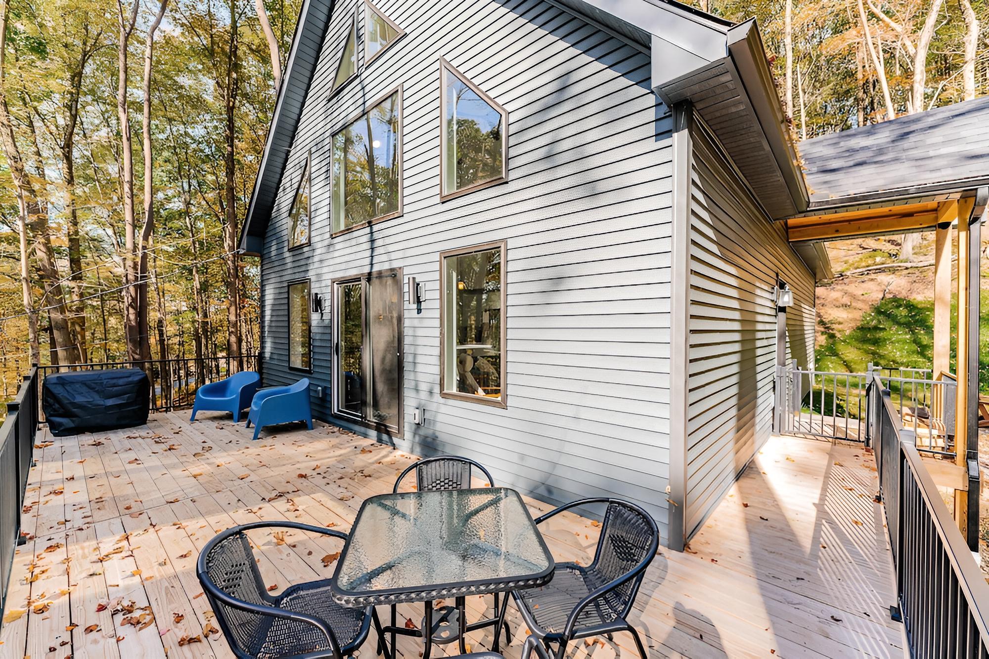 New Wintervue Home With Fireplace - Pet Friendly view 4