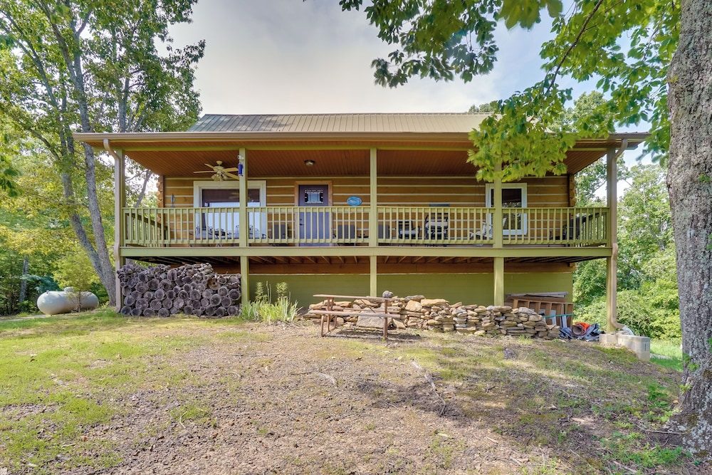 Lake & Mountain Views: Rockwood Cabin on 8 Acres