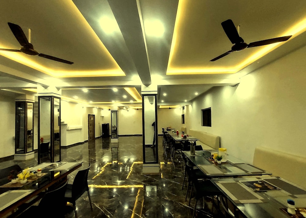 SHREE SIDDHI VINAYAK HOTEL & RESTAURANT