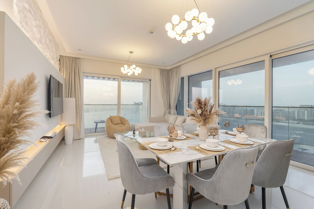 Grand Marina Bleu I Private Beach & Views I PS5 I Infinity Pool I by Skyline Serenity
