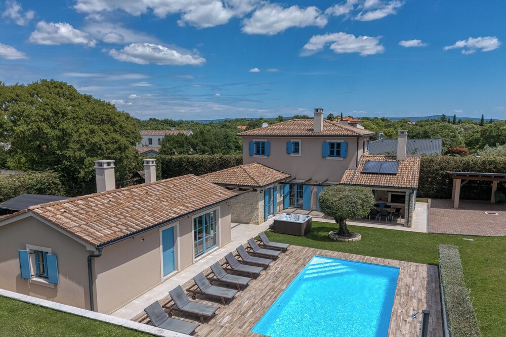 Villa Milo - Mali Vareski With Pool