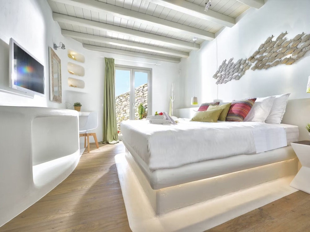 Coastal Retreat With Wellness