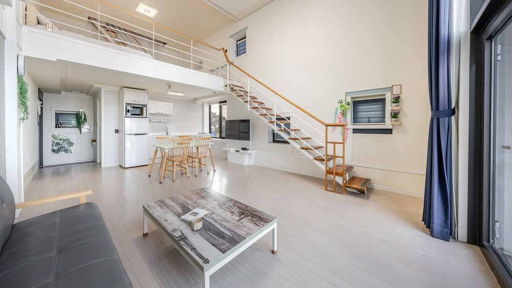 Yeosu Wellstay Pool Villa