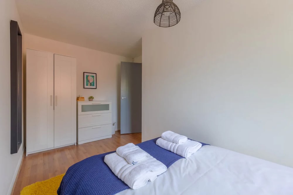 Bright 3 Bedroom House With Terrace, 16 Mins to Big Ben