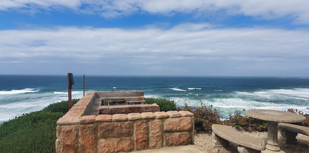 Brenton On Rocks Luxury Guest House