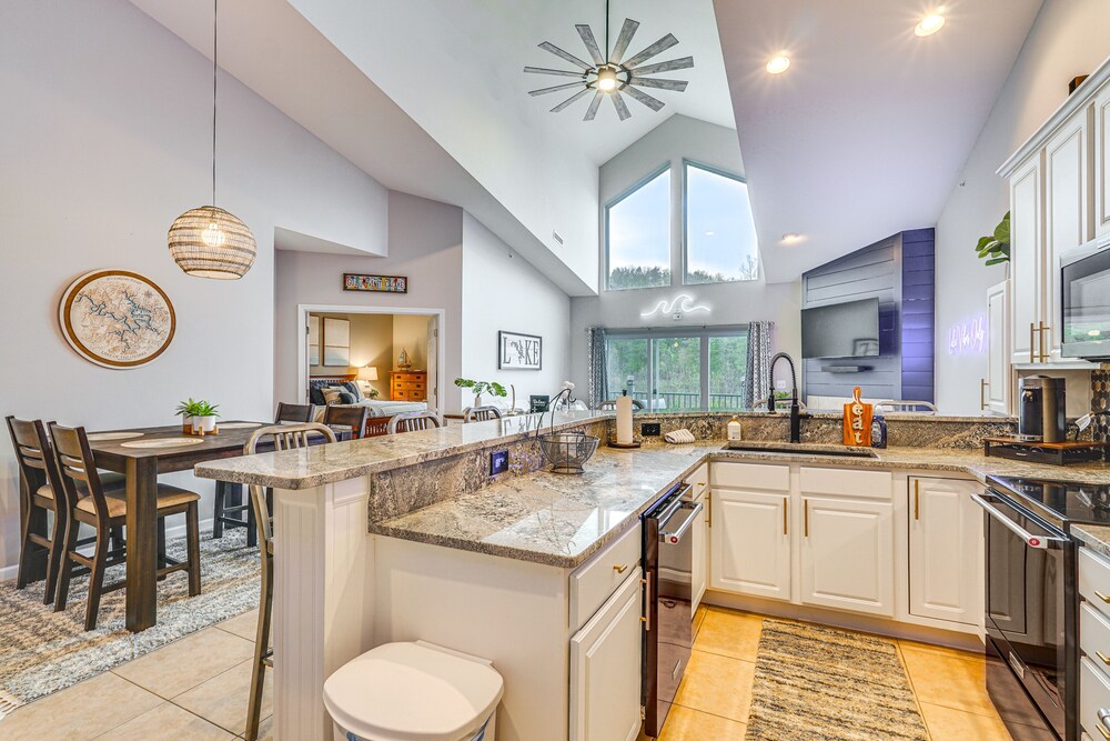 4 Mi to Dtwn: Gem w/ Lake Access in Camdenton